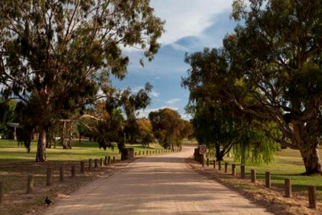 Lake Hume Holiday Park Hotell Exteriör bild